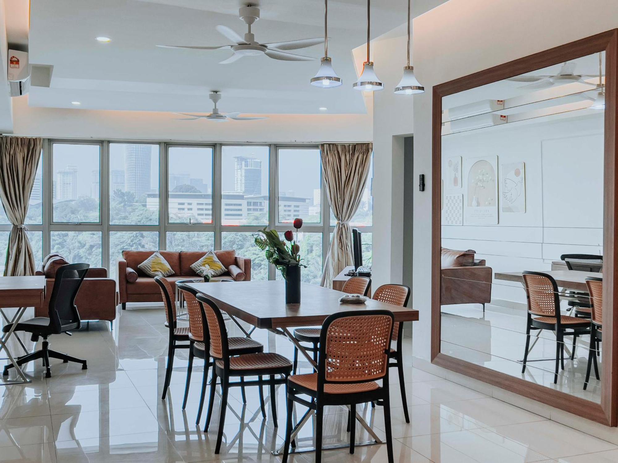 Regalia Residence The Sky Pool Suite — Photos 1